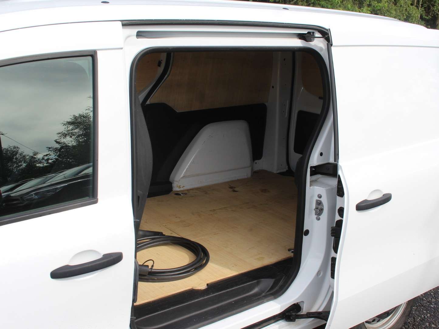 A 2024 RENAULT KANGOO LL21 90kW 44kWh L2 Start Van Auto A 2024 RENAULT KANGOO LL21 90kW 44kWh L2 Start Van Auto