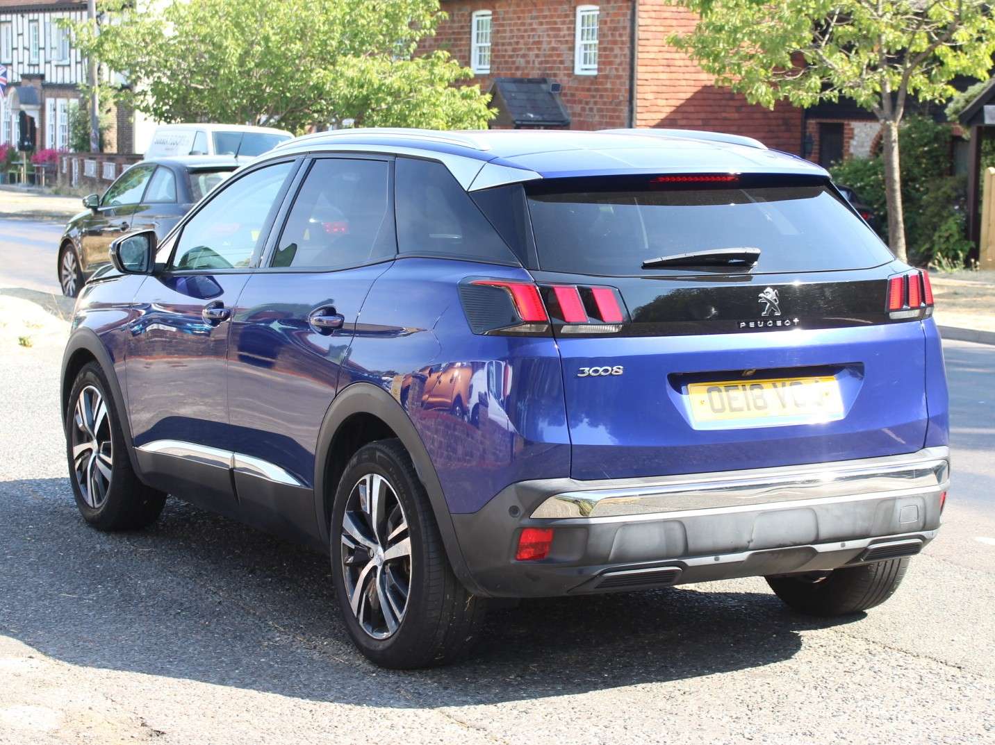 A 2018 PEUGEOT 3008 1.5 BlueHDi Allure SUV 5dr Diesel EAT Euro 6 (s/s) (130 ps) A 2018 PEUGEOT 3008 1.5 BlueHDi Allure SUV 5dr Diesel EAT Euro 6 (s/s) (130 ps)