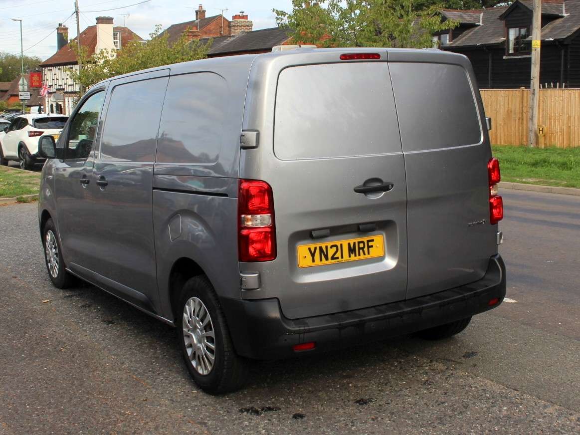 A 2021 TOYOTA PROACE 50kWh Icon Medium Panel Van 6dr Electric Auto MWB (7kW OBC) (136 ps) A 2021 TOYOTA PROACE 50kWh Icon Medium Panel Van 6dr Electric Auto MWB (7kW OBC) (136 ps)