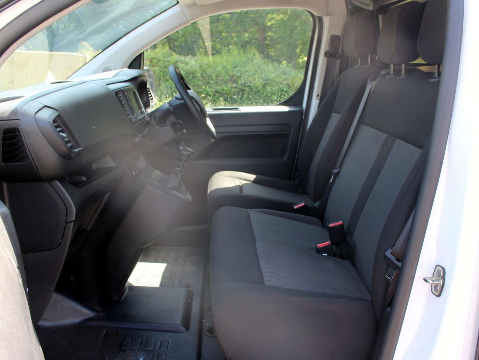 A 2023 PEUGEOT EXPERT 1.5 BlueHDi 1000 Professional Premium + Long Panel Van 6dr Diesel Manual LWB Euro 6 (s/s) (100 bhp) A 2023 PEUGEOT EXPERT 1.5 BlueHDi 1000 Professional Premium + Long Panel Van 6dr Diesel Manual LWB Euro 6 (s/s) (100 bhp)