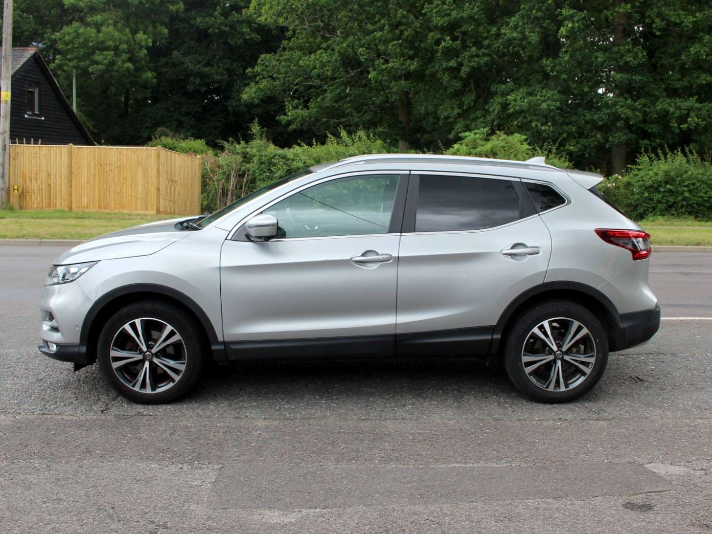 A 2018 NISSAN QASHQAI 1.3 DIG-T N-Connecta SUV 5dr Petrol Manual Euro 6 (s/s) (140 ps) A 2018 NISSAN QASHQAI 1.3 DIG-T N-Connecta SUV 5dr Petrol Manual Euro 6 (s/s) (140 ps)
