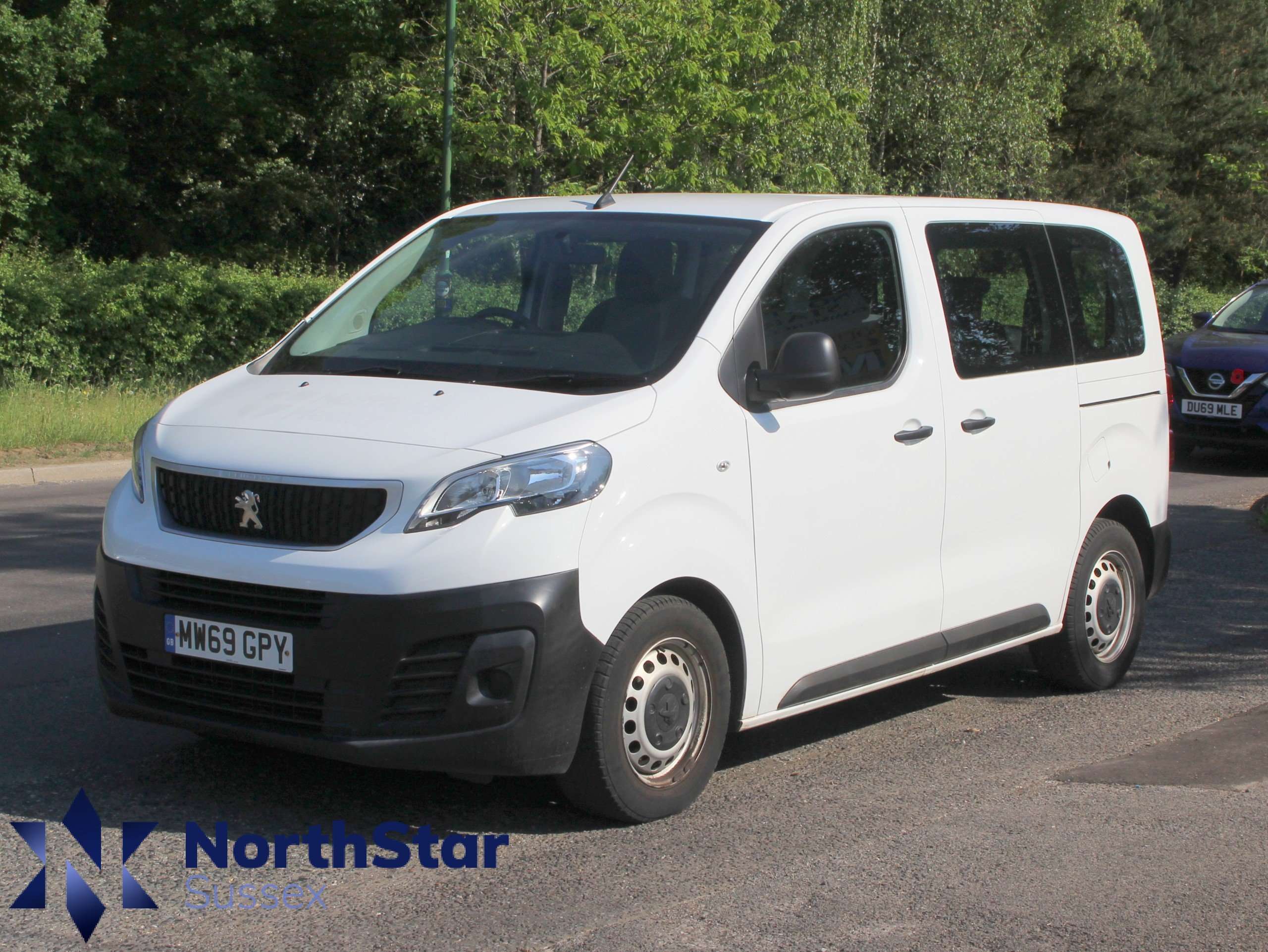 A 2019 PEUGEOT EXPERT COMBI DIESEL 1.5 BlueHDi 120 Standard 6 SEATER A 2019 PEUGEOT EXPERT COMBI DIESEL 1.5 BlueHDi 120 Standard 6 SEATER