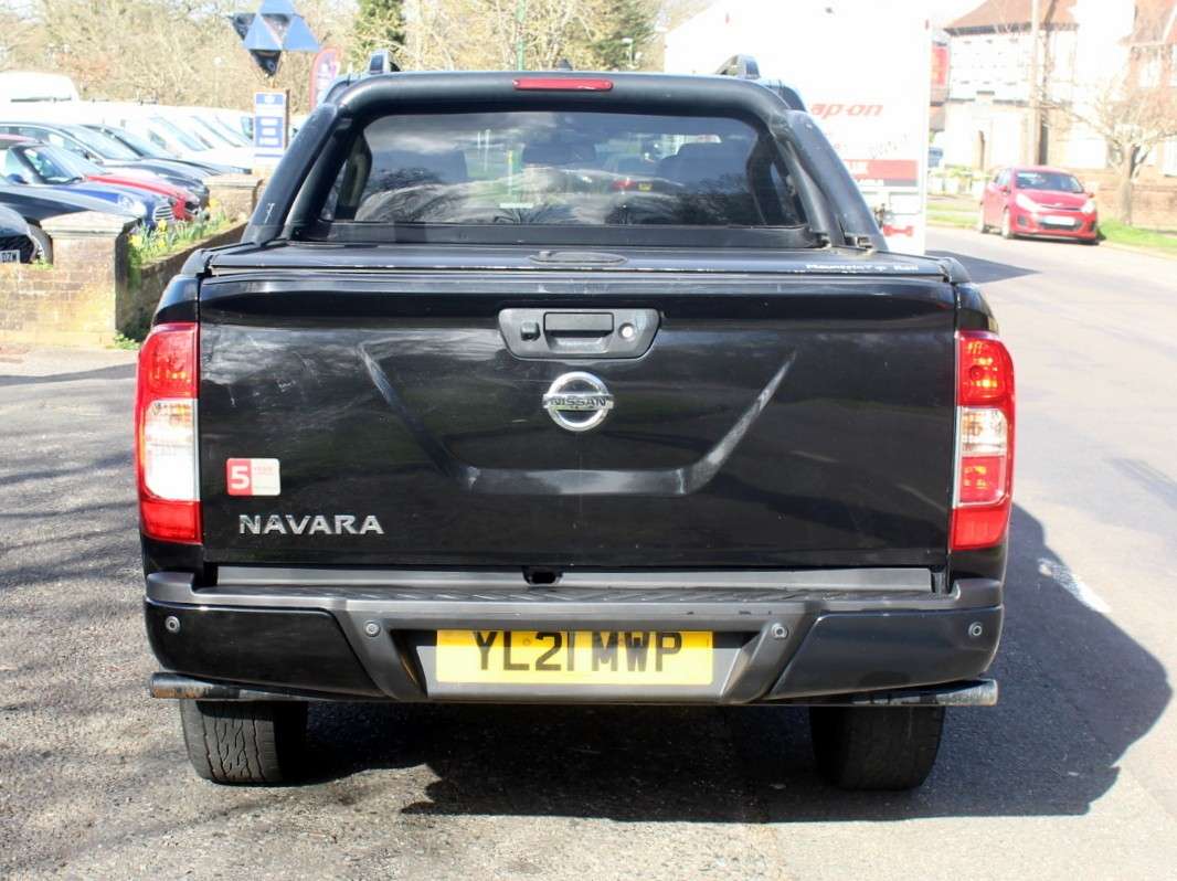 A 2021 NISSAN NAVARA 2.3 dCi N-Guard Pickup Double Cab 4dr Diesel Auto 4WD Euro 6 (190 ps) A 2021 NISSAN NAVARA 2.3 dCi N-Guard Pickup Double Cab 4dr Diesel Auto 4WD Euro 6 (190 ps)