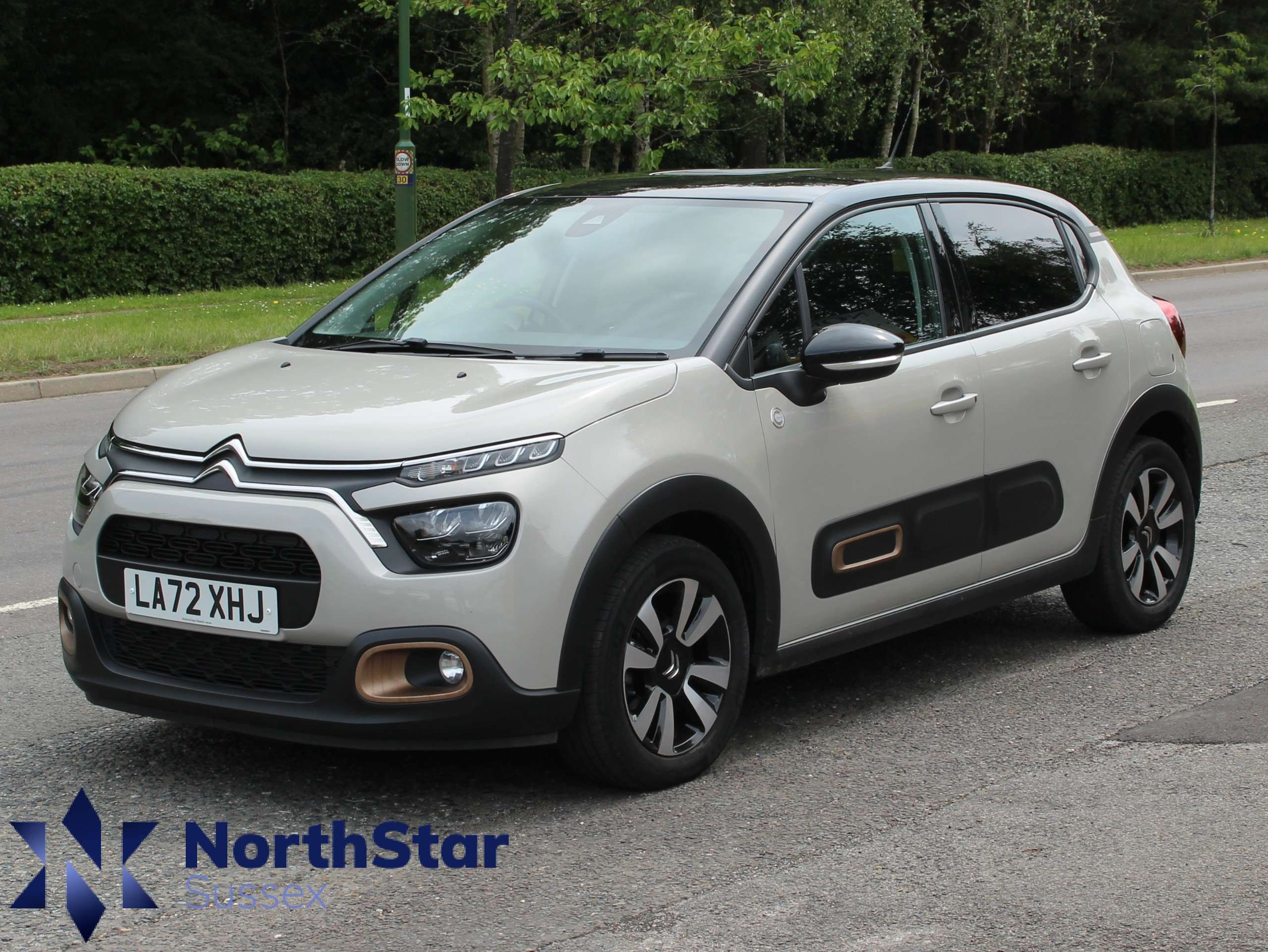 A 2023 CITROEN C3 1.2 PureTech C-Series Edition Hatchback 5dr Petrol Manual Euro 6 (s/s) (83 ps) A 2023 CITROEN C3 1.2 PureTech C-Series Edition Hatchback 5dr Petrol Manual Euro 6 (s/s) (83 ps)