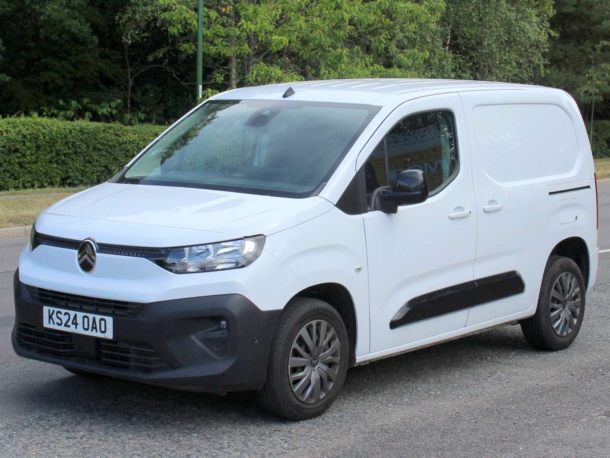 Check out this Citroen Berlingo 2024 Diesel Manual