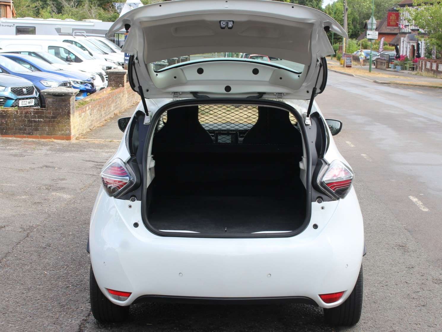 A 2021 RENAULT ZOE R110 EV50 52kWh Business+ Car Derived Van 5dr Electric Auto (107 bhp) A 2021 RENAULT ZOE R110 EV50 52kWh Business+ Car Derived Van 5dr Electric Auto (107 bhp)