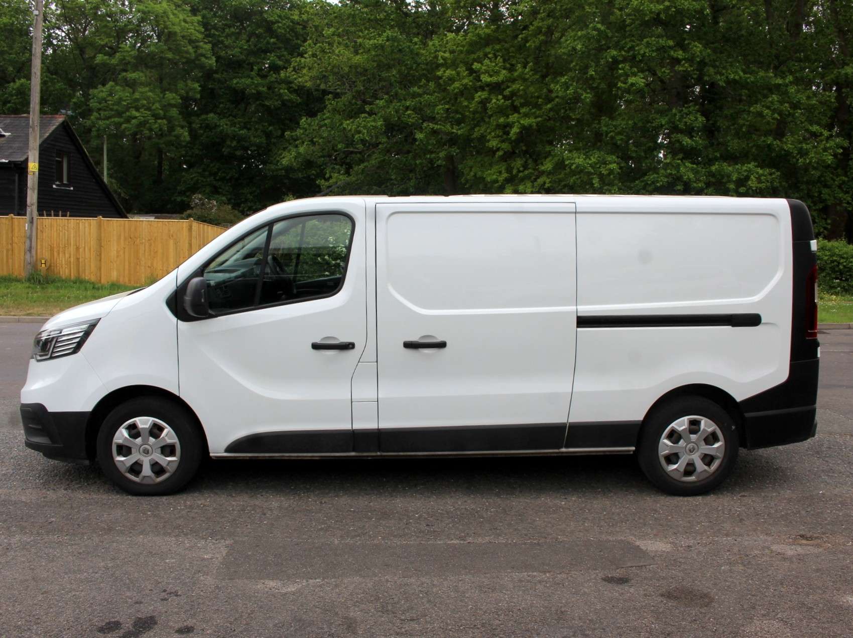A 2022 RENAULT TRAFIC 2.0 dCi Blue LL30 Business Panel Van 5dr Diesel Manual L2 H1 Euro 6 (s/s) (130 ps) A 2022 RENAULT TRAFIC 2.0 dCi Blue LL30 Business Panel Van 5dr Diesel Manual L2 H1 Euro 6 (s/s) (130 ps)