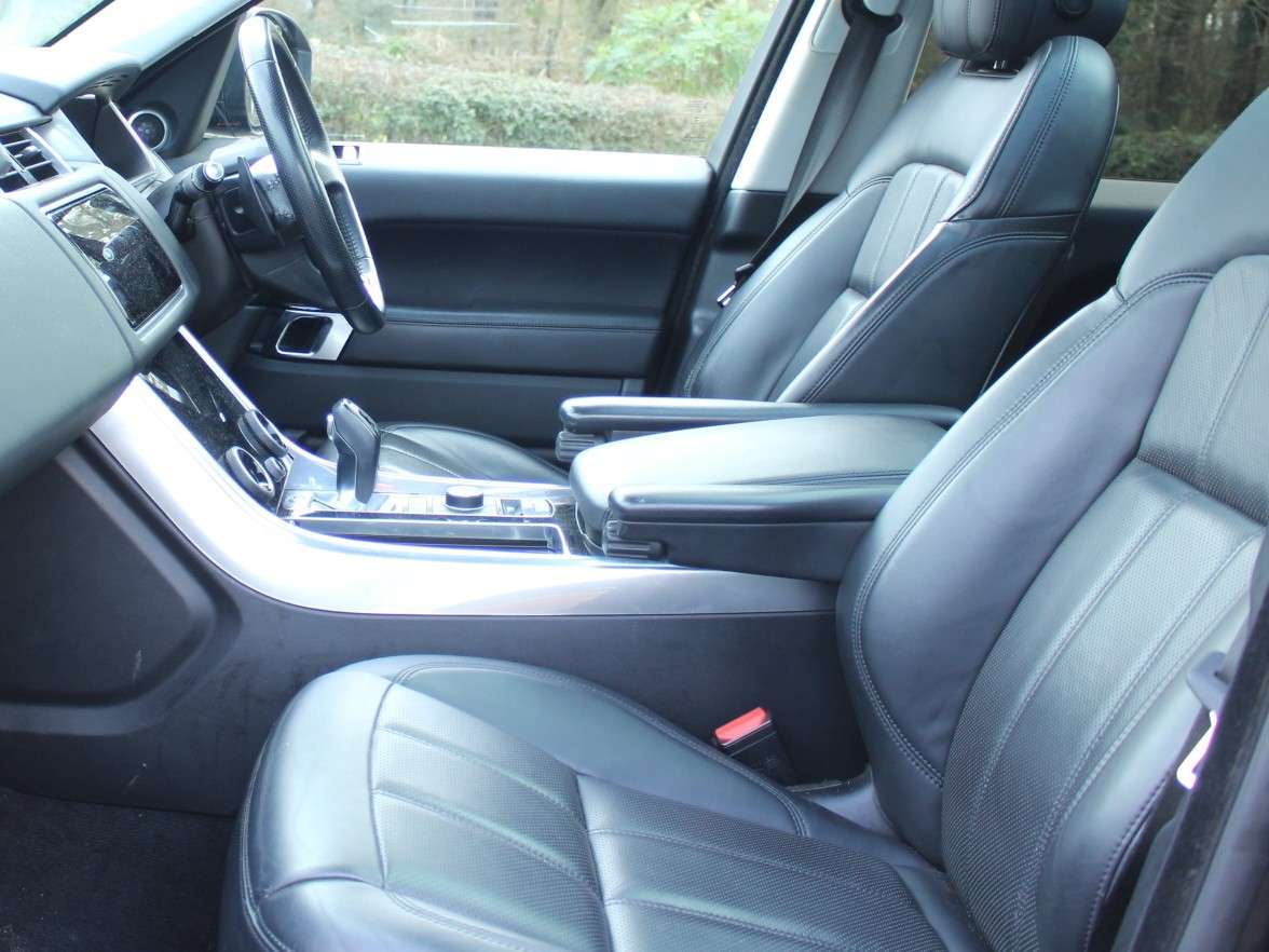 A 2018 LAND ROVER RANGE ROVER SPORT 3.0 SD V6 HSE SUV 5dr Diesel Auto 4WD Euro 6 (s/s) (306 ps) A 2018 LAND ROVER RANGE ROVER SPORT 3.0 SD V6 HSE SUV 5dr Diesel Auto 4WD Euro 6 (s/s) (306 ps)