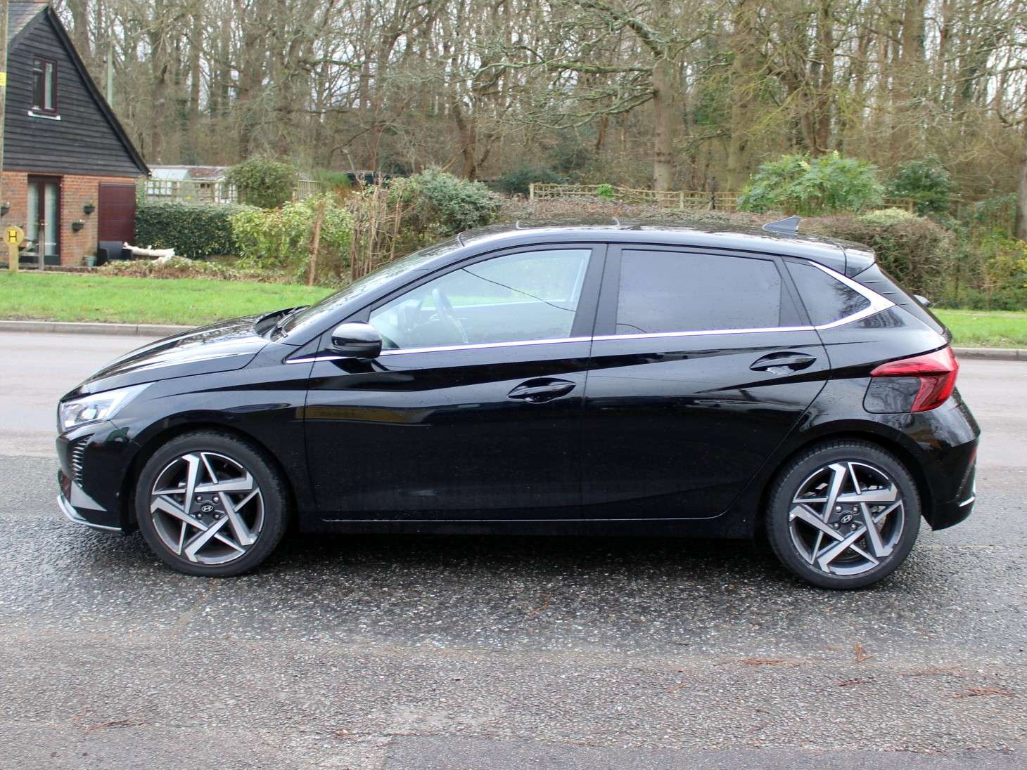 A 2025 HYUNDAI I20 1.0 T-GDi Ultimate Hatchback 5dr Petrol DCT Euro 6 (s/s) (100 ps) A 2025 HYUNDAI I20 1.0 T-GDi Ultimate Hatchback 5dr Petrol DCT Euro 6 (s/s) (100 ps)