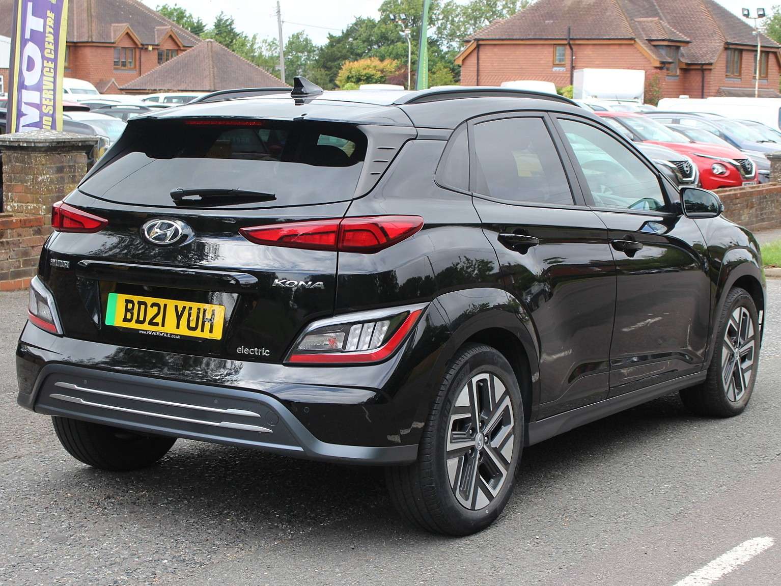 A 2021 HYUNDAI KONA 64kWh Premium SUV 5dr Electric Auto (10.5kW Charger) (204 ps) A 2021 HYUNDAI KONA 64kWh Premium SUV 5dr Electric Auto (10.5kW Charger) (204 ps)