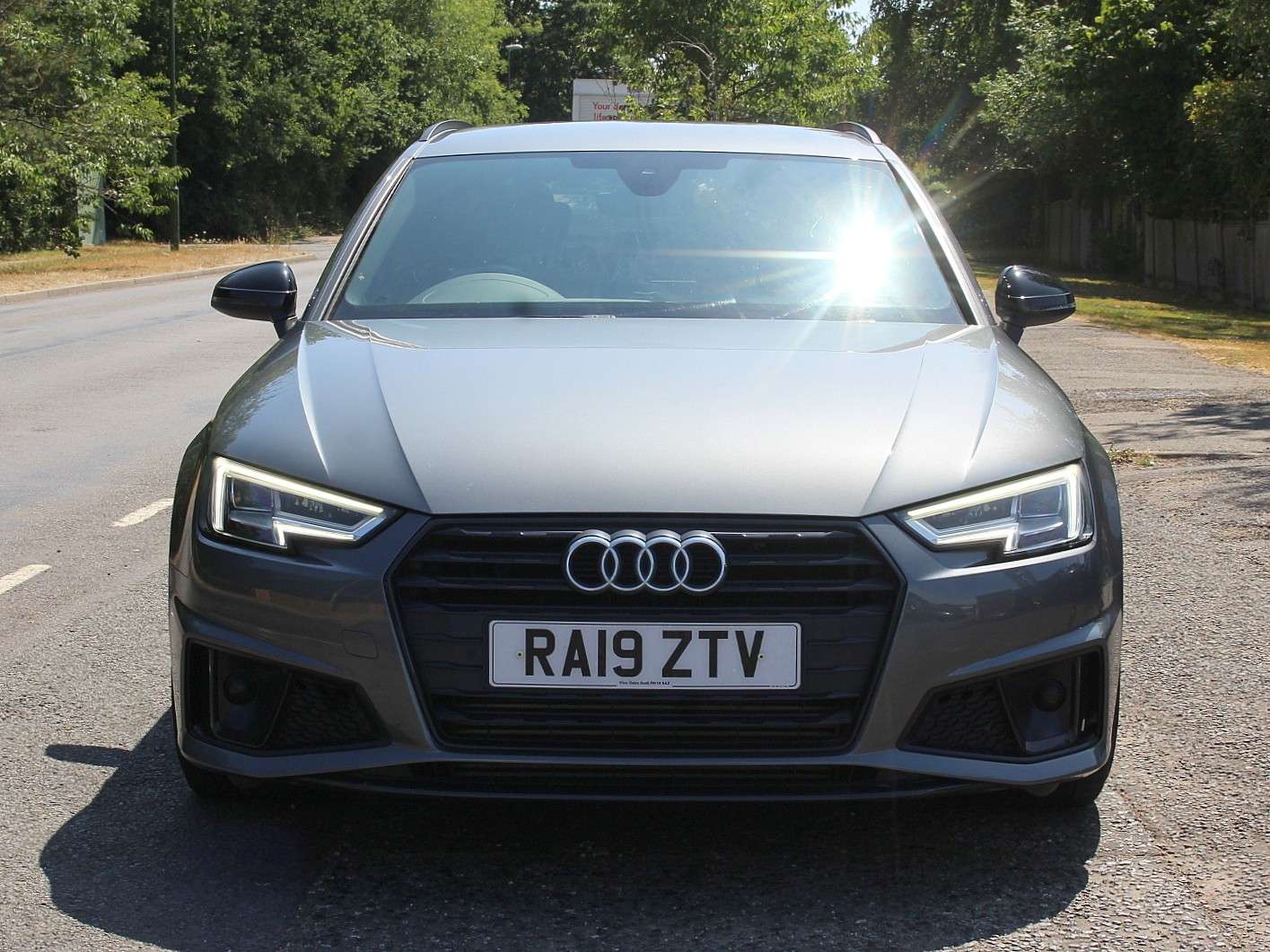 A 2019 AUDI A4 AVANT 2.0 TFSI 40 Black Edition Estate 5dr Petrol S Tronic Euro 6 (s/s) (190 ps) A 2019 AUDI A4 AVANT 2.0 TFSI 40 Black Edition Estate 5dr Petrol S Tronic Euro 6 (s/s) (190 ps)