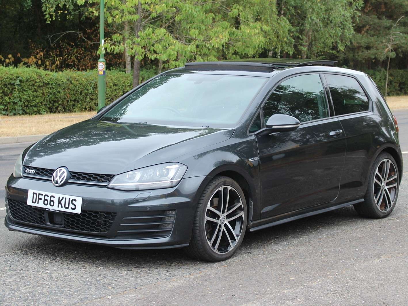 A 2016 VOLKSWAGEN GOLF 2.0 TDI BlueMotion Tech GTD Hatchback 3dr Diesel DSG Euro 6 (s/s) (184 ps) A 2016 VOLKSWAGEN GOLF 2.0 TDI BlueMotion Tech GTD Hatchback 3dr Diesel DSG Euro 6 (s/s) (184 ps)