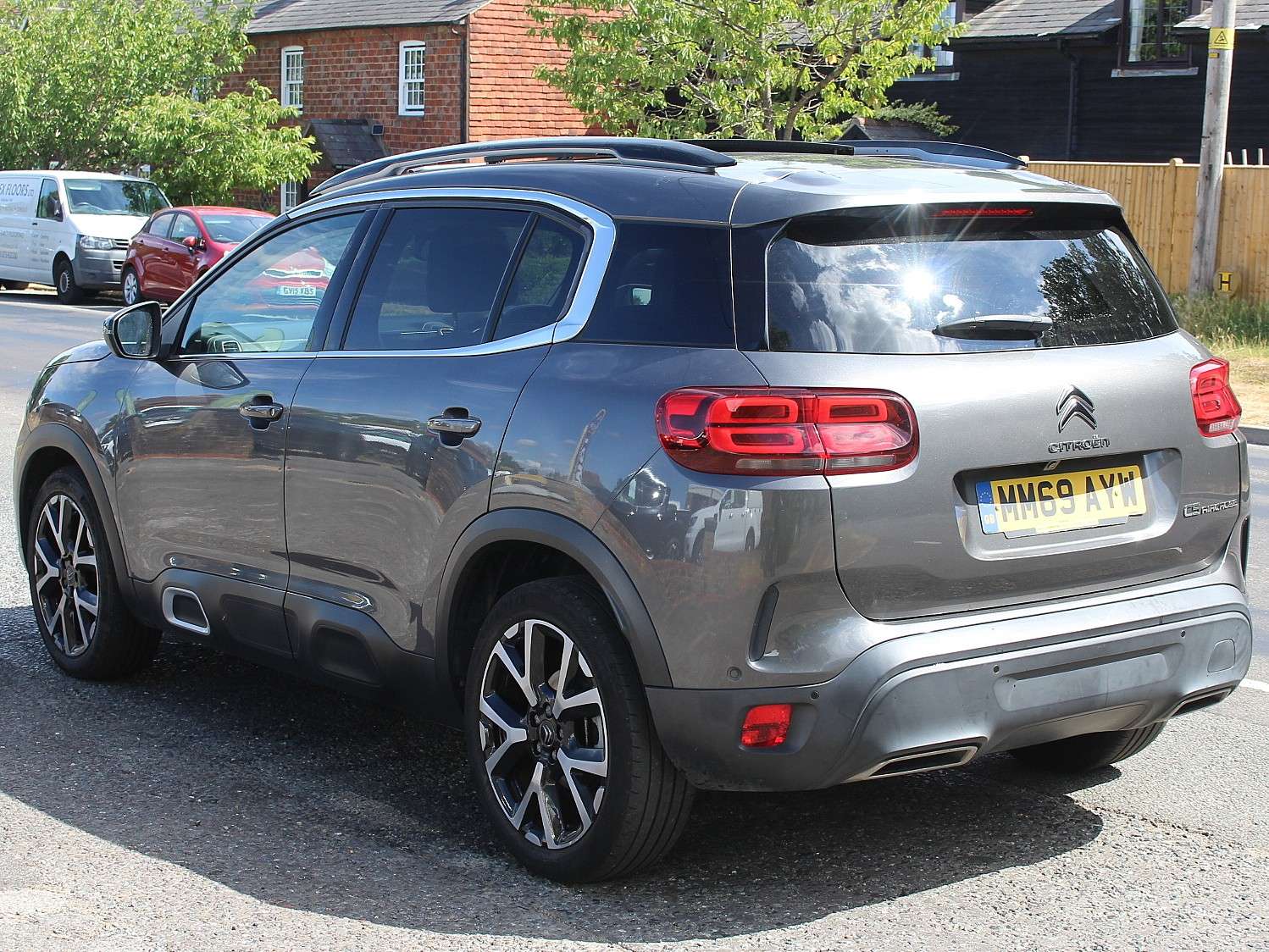 A 2019 CITROEN C5 AIRCROSS 1.6 PureTech Flair Plus SUV 5dr Petrol EAT8 Euro 6 (s/s) (180 ps) A 2019 CITROEN C5 AIRCROSS 1.6 PureTech Flair Plus SUV 5dr Petrol EAT8 Euro 6 (s/s) (180 ps)
