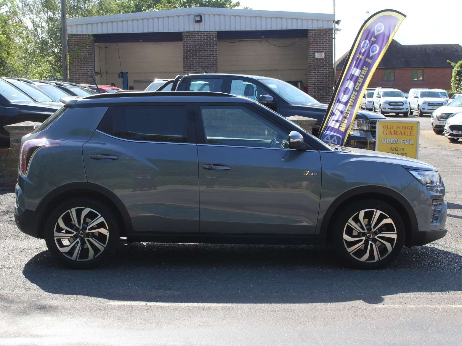 A 2023 SSANGYONG TIVOLI 1.5P Ultimate Nav SUV 5dr Petrol Auto Euro 6 (s/s) (163 ps) A 2023 SSANGYONG TIVOLI 1.5P Ultimate Nav SUV 5dr Petrol Auto Euro 6 (s/s) (163 ps)