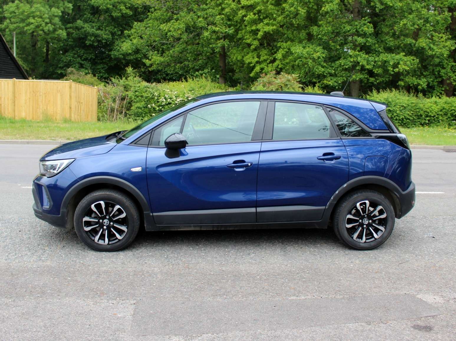 A 2021 VAUXHALL CROSSLAND 1.2 Turbo SE Edition SUV 5dr Petrol Manual Euro 6 (s/s) (110 ps) A 2021 VAUXHALL CROSSLAND 1.2 Turbo SE Edition SUV 5dr Petrol Manual Euro 6 (s/s) (110 ps)