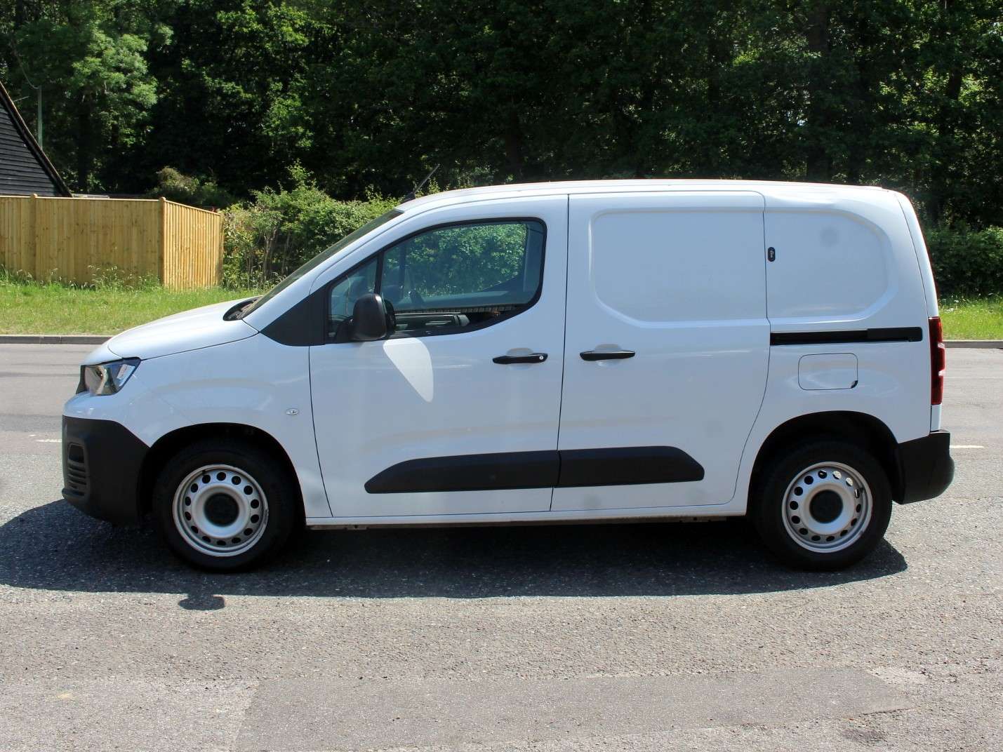 A 2023 PEUGEOT PARTNER 1.5 BlueHDi 1000 Professional Premium + Standard Panel Van 5dr Diesel Manual SWB Euro 6 (s/s) (100 bhp) A 2023 PEUGEOT PARTNER 1.5 BlueHDi 1000 Professional Premium + Standard Panel Van 5dr Diesel Manual SWB Euro 6 (s/s) (100 bhp)