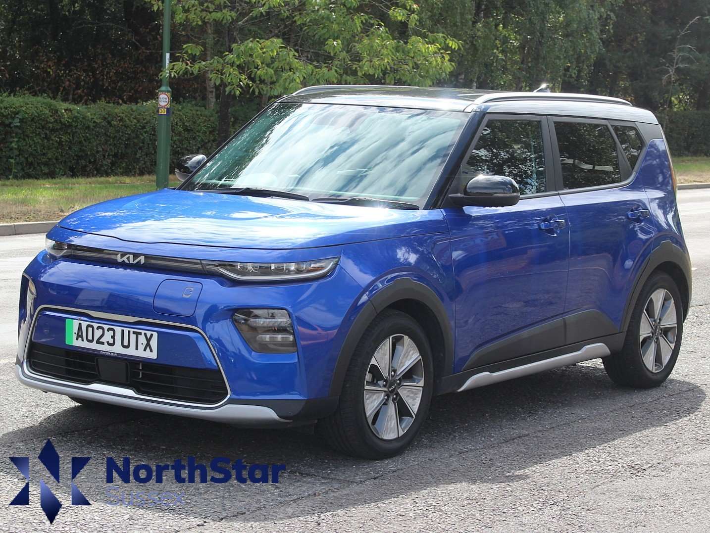 A 2023 KIA SOUL 64kWh Explore SUV 5dr Electric Auto (201 bhp) A 2023 KIA SOUL 64kWh Explore SUV 5dr Electric Auto (201 bhp)