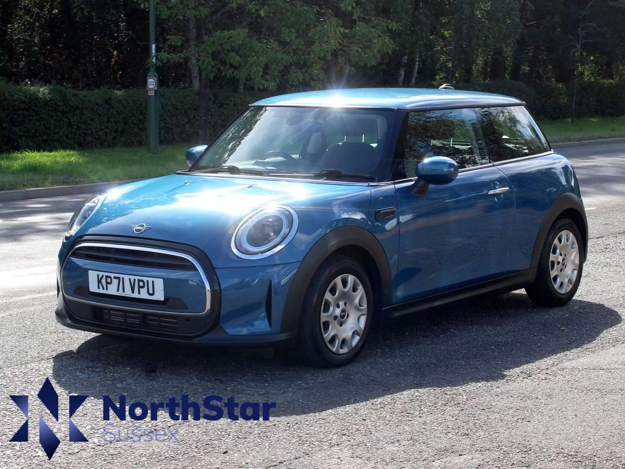 A 2021 MINI HATCH 1.5 One Classic Hatchback 3dr Petrol Steptronic Euro 6 (s/s) (102 ps) A 2021 MINI HATCH 1.5 One Classic Hatchback 3dr Petrol Steptronic Euro 6 (s/s) (102 ps)
