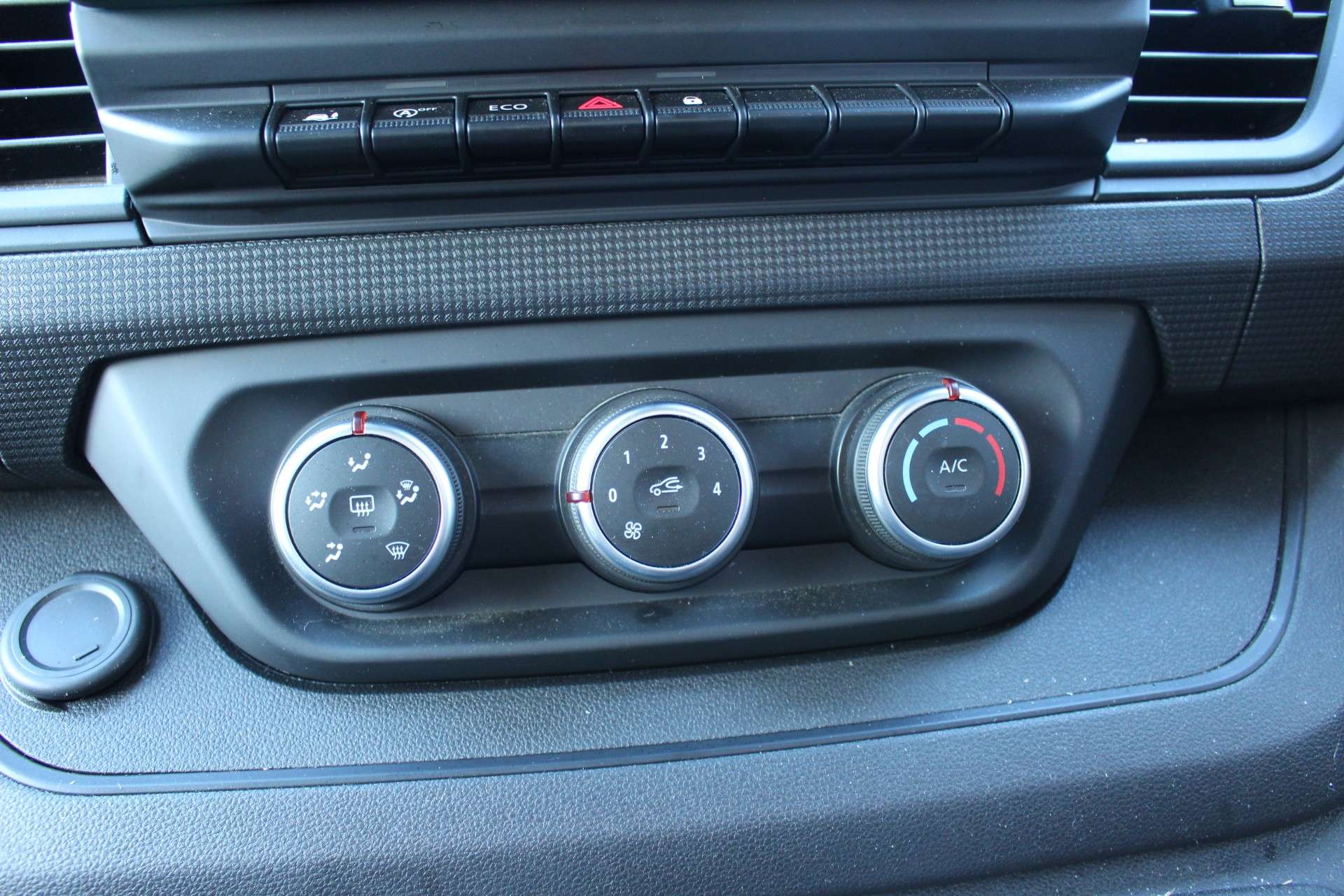 2024 RENAULT TRAFIC 2024 RENAULT TRAFIC