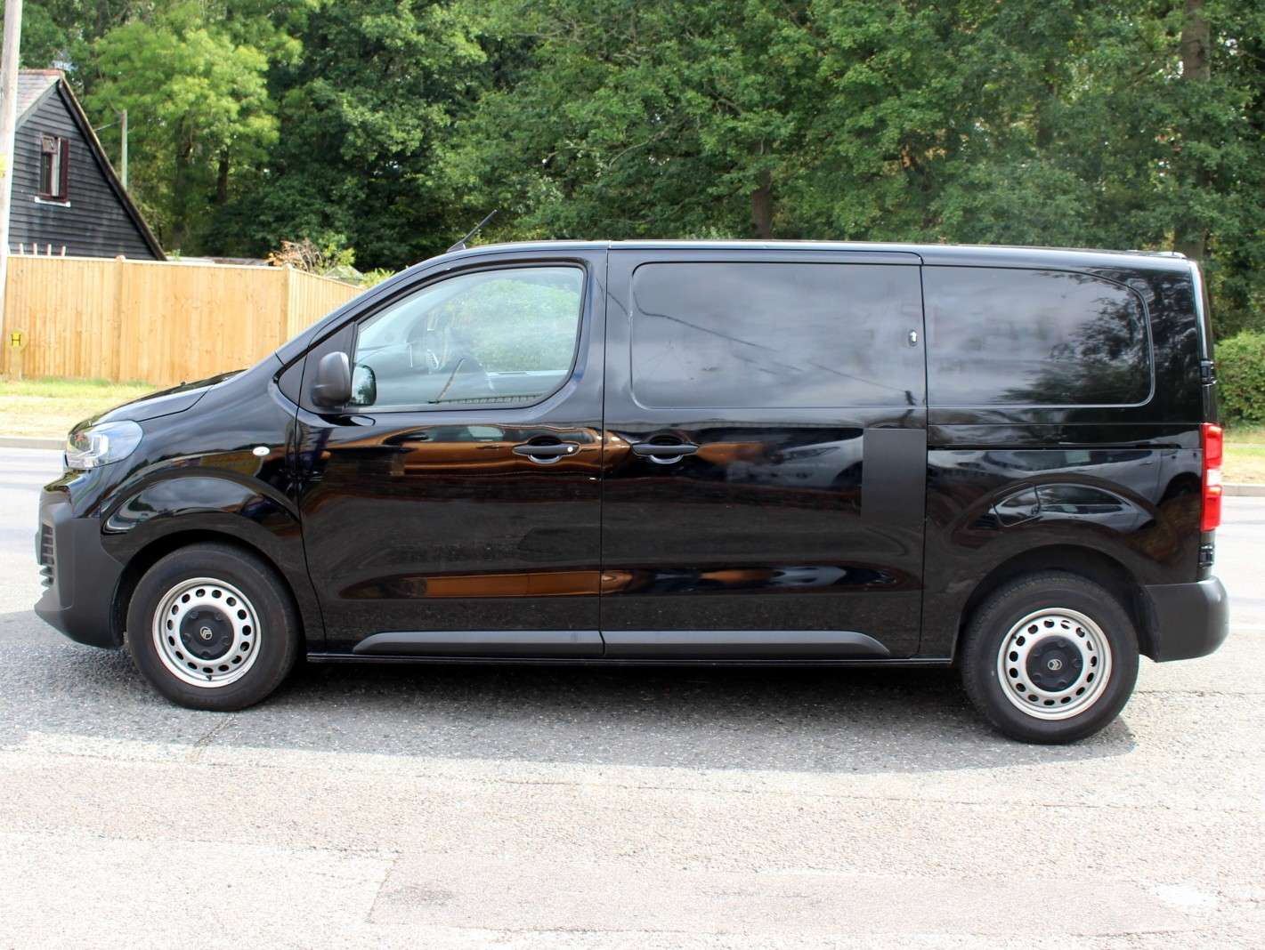 A 2025 CITROEN DISPATCH 1.5 BlueHDi Enterprise M Panel Van 6dr Diesel Manual MWB Euro 6 (s/s) (120 ps) A 2025 CITROEN DISPATCH 1.5 BlueHDi Enterprise M Panel Van 6dr Diesel Manual MWB Euro 6 (s/s) (120 ps)
