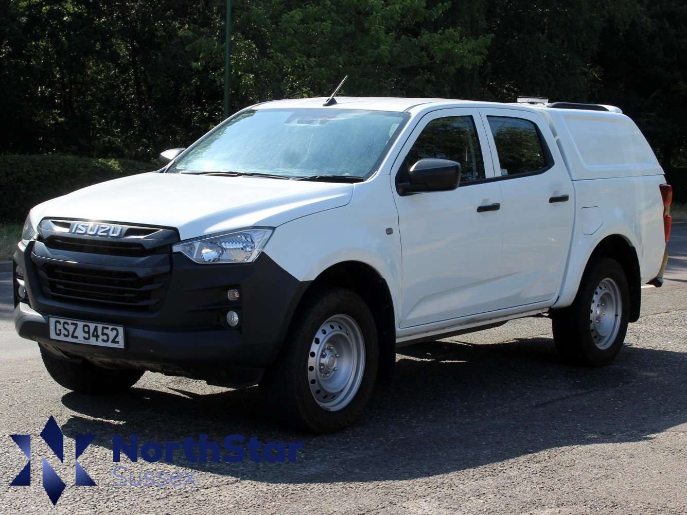 A 2023 ISUZU D-MAX 1.9 TD Utility Diff Lock Pickup Double Cab 4dr Diesel Manual 4WD Euro 6 (s/s) (164 ps) A 2023 ISUZU D-MAX 1.9 TD Utility Diff Lock Pickup Double Cab 4dr Diesel Manual 4WD Euro 6 (s/s) (164 ps)