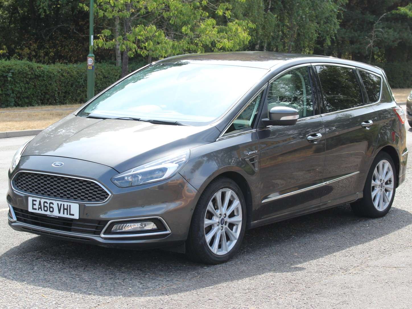 A 2016 FORD S-MAX 2.0 TDCi Vignale MPV 5dr Diesel Manual Euro 6 (s/s) (180 ps) A 2016 FORD S-MAX 2.0 TDCi Vignale MPV 5dr Diesel Manual Euro 6 (s/s) (180 ps)