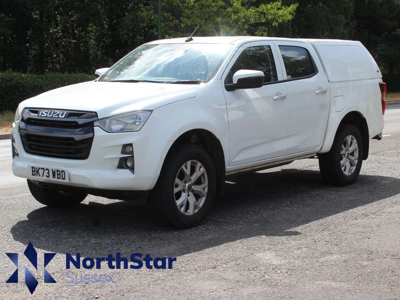 A 2023 ISUZU D-MAX 1.9 TD DL20 Pickup Double Cab 4dr Diesel Manual 4WD Euro 6 (s/s) (164 ps) A 2023 ISUZU D-MAX 1.9 TD DL20 Pickup Double Cab 4dr Diesel Manual 4WD Euro 6 (s/s) (164 ps)