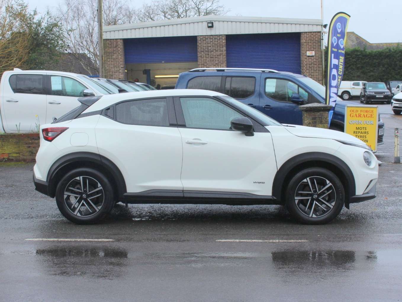 A 2025 NISSAN JUKE 1.6 N-Connecta SUV 5dr Petrol Hybrid Auto Euro 6 (143 ps) A 2025 NISSAN JUKE 1.6 N-Connecta SUV 5dr Petrol Hybrid Auto Euro 6 (143 ps)