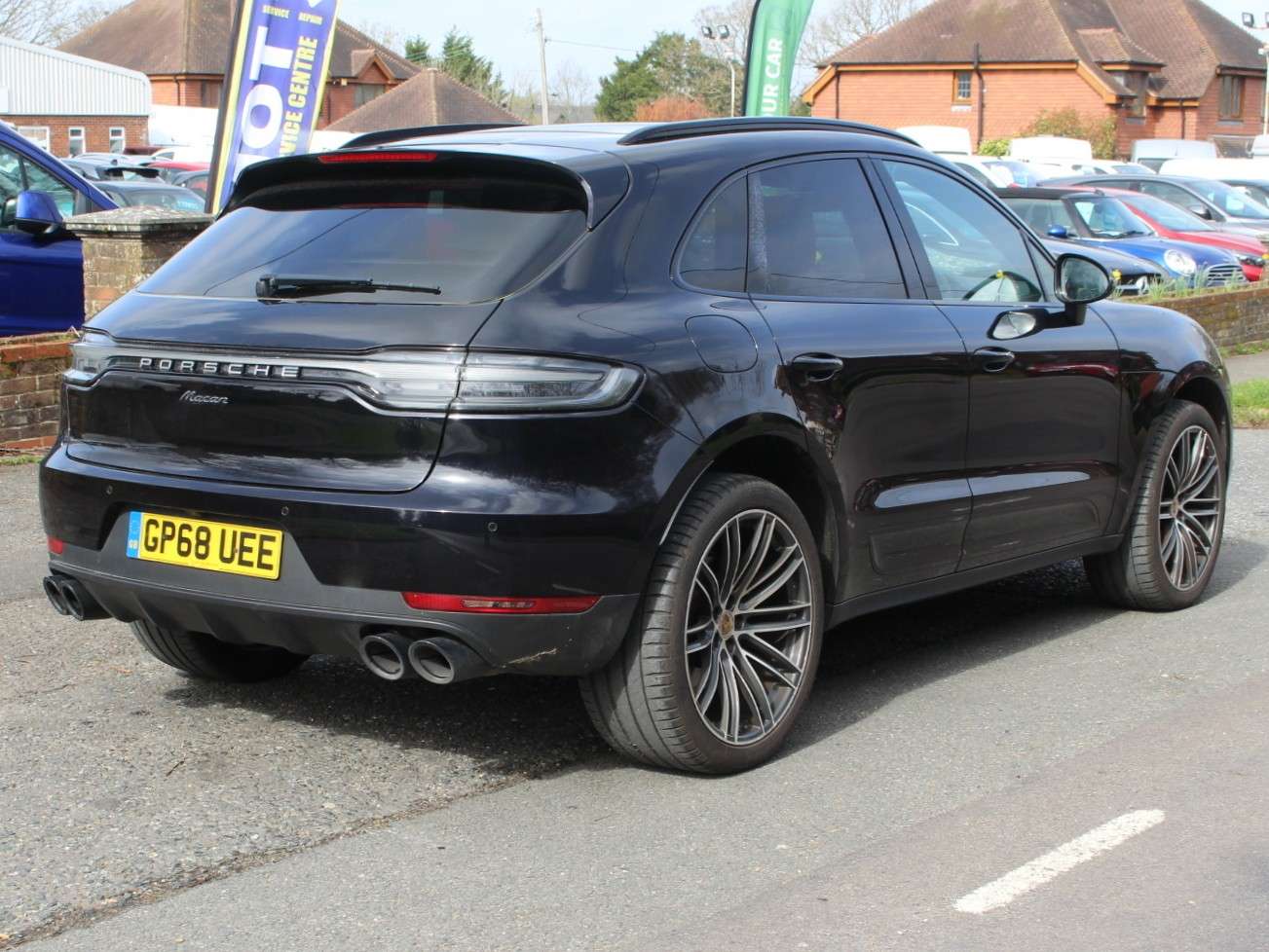 A 2019 PORSCHE MACAN 2.0T SUV 5dr Petrol PDK 4WD Euro 6 (s/s) (245 ps) A 2019 PORSCHE MACAN 2.0T SUV 5dr Petrol PDK 4WD Euro 6 (s/s) (245 ps)