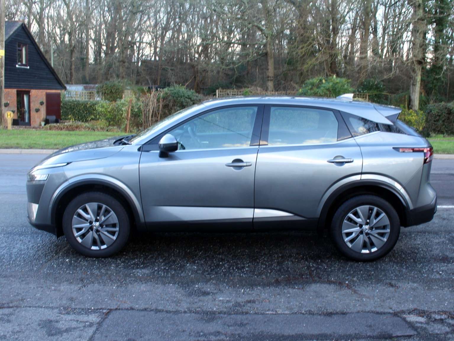 A 2022 NISSAN QASHQAI 1.3 DIG-T MHEV Visia SUV 5dr Petrol Hybrid Manual Euro 6 (s/s) (140 ps) A 2022 NISSAN QASHQAI 1.3 DIG-T MHEV Visia SUV 5dr Petrol Hybrid Manual Euro 6 (s/s) (140 ps)