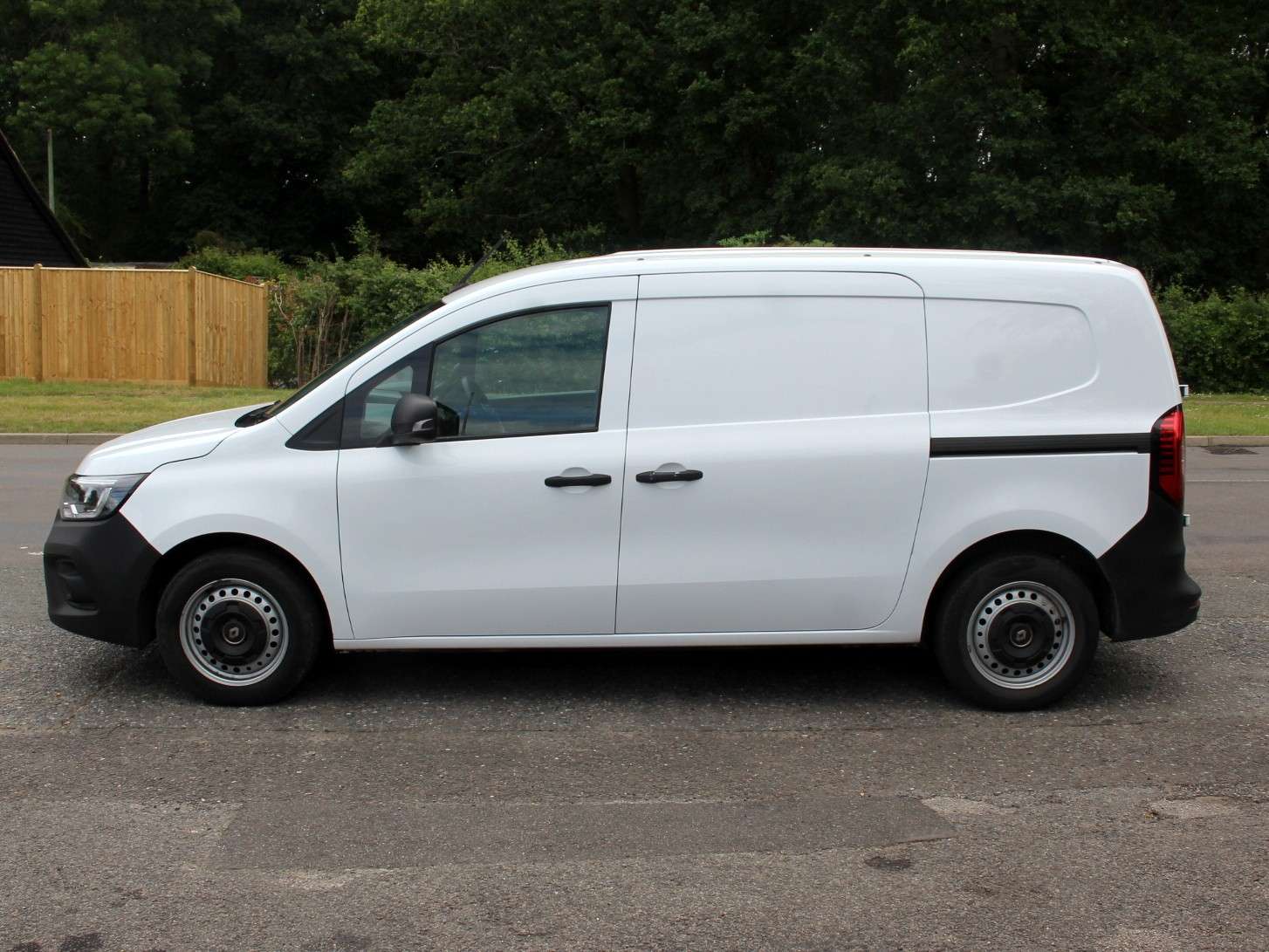 A 2024 RENAULT KANGOO LL21 90kW 44kWh L2 Start Van Auto A 2024 RENAULT KANGOO LL21 90kW 44kWh L2 Start Van Auto