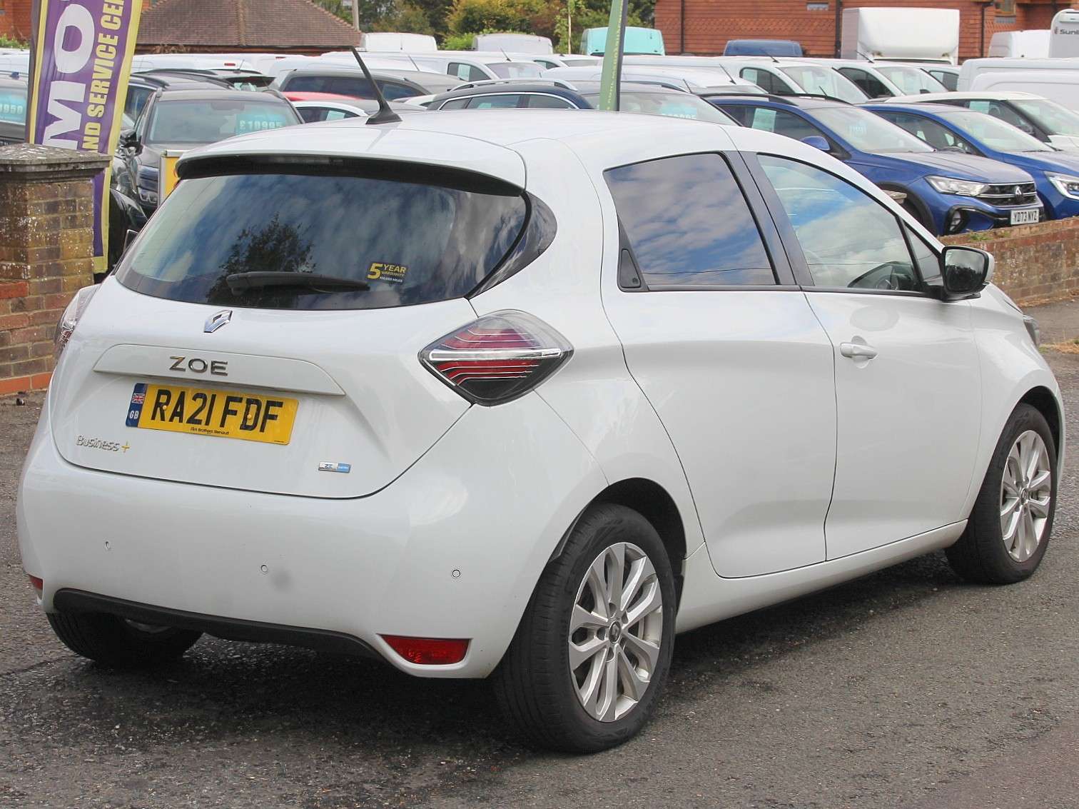 A 2021 RENAULT ZOE R110 EV50 52kWh Business+ Car Derived Van 5dr Electric Auto (107 bhp) A 2021 RENAULT ZOE R110 EV50 52kWh Business+ Car Derived Van 5dr Electric Auto (107 bhp)