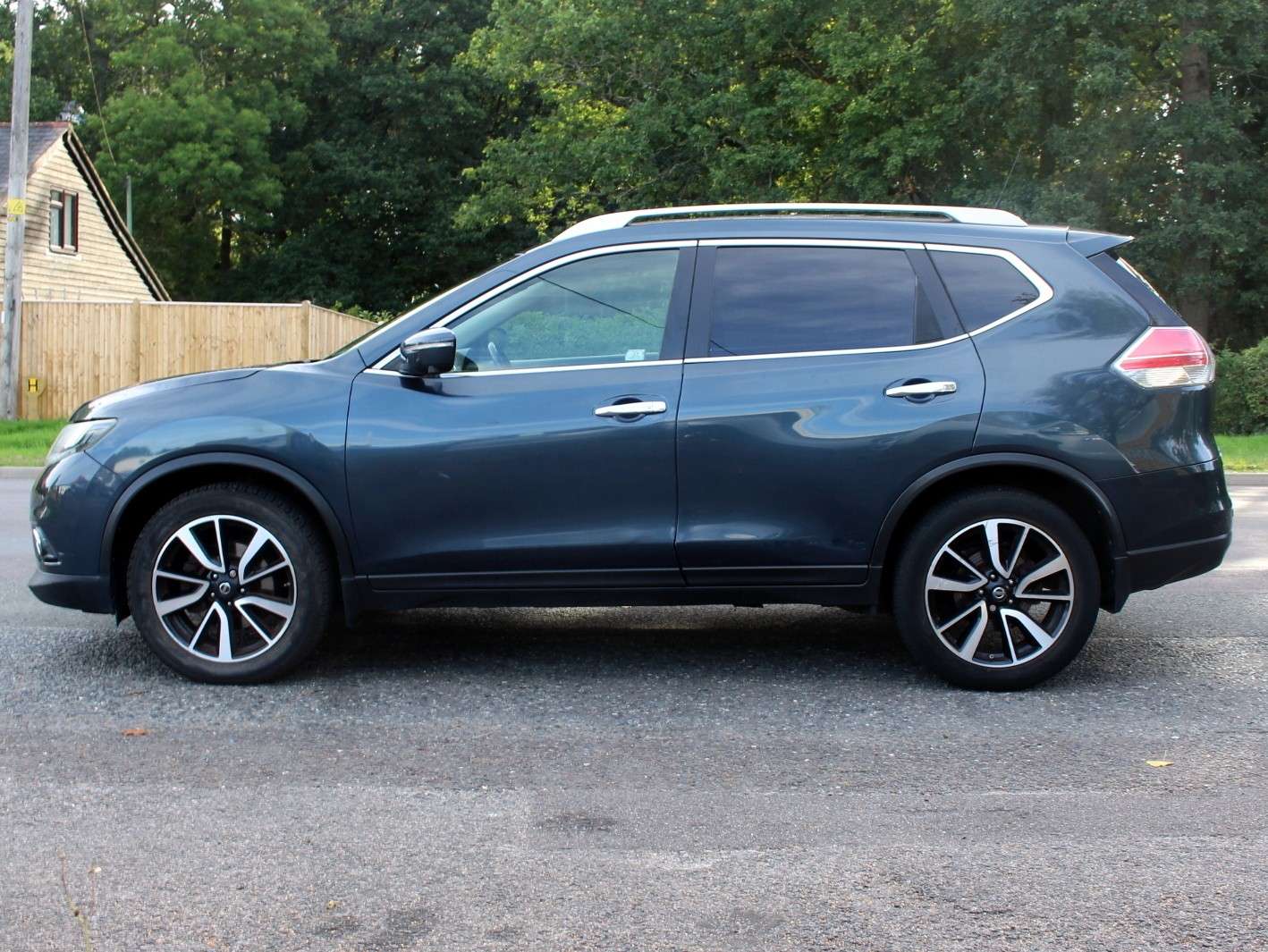 A 2015 NISSAN X-TRAIL 1.6 dCi n-tec SUV 5dr Diesel XTRON Euro 5 (s/s) (130 ps) A 2015 NISSAN X-TRAIL 1.6 dCi n-tec SUV 5dr Diesel XTRON Euro 5 (s/s) (130 ps)