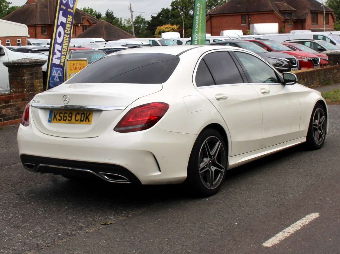 A 2019 MERCEDES-BENZ C CLASS 2.0 C300d AMG Line (Premium) Saloon 4dr Diesel G-Tronic+ Euro 6 (s/s) (245 ps) A 2019 MERCEDES-BENZ C CLASS 2.0 C300d AMG Line (Premium) Saloon 4dr Diesel G-Tronic+ Euro 6 (s/s) (245 ps)