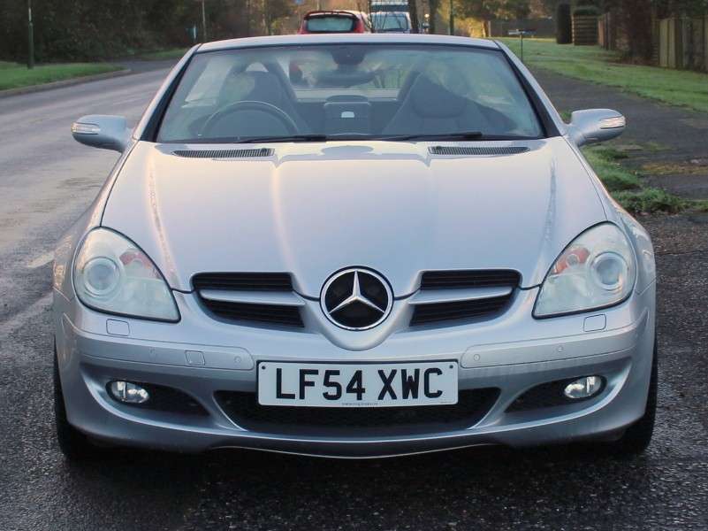 A 2004 MERCEDES-BENZ SLK 3.5 SLK350 Convertible 2dr Petrol Automatic (238 g/km, 272 bhp) A 2004 MERCEDES-BENZ SLK 3.5 SLK350 Convertible 2dr Petrol Automatic (238 g/km, 272 bhp)