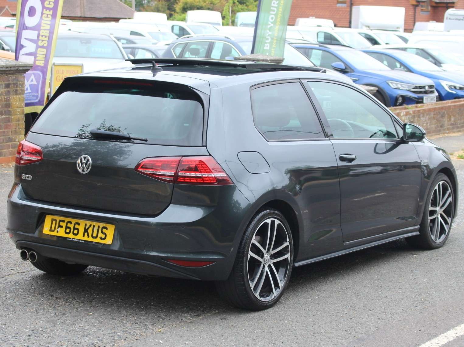 A 2016 VOLKSWAGEN GOLF 2.0 TDI BlueMotion Tech GTD Hatchback 3dr Diesel DSG Euro 6 (s/s) (184 ps) A 2016 VOLKSWAGEN GOLF 2.0 TDI BlueMotion Tech GTD Hatchback 3dr Diesel DSG Euro 6 (s/s) (184 ps)