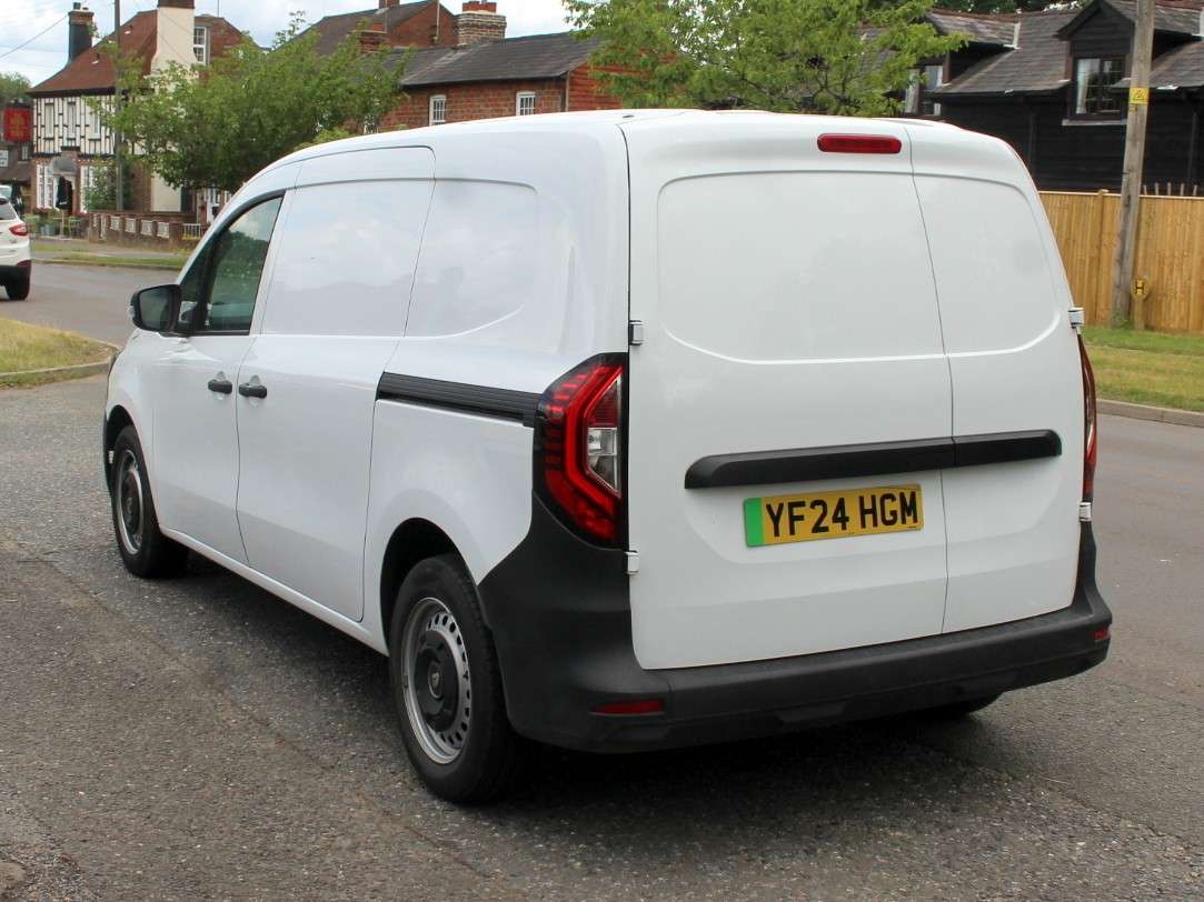 A 2024 RENAULT KANGOO LL21 90kW 44kWh L2 Start Van Auto A 2024 RENAULT KANGOO LL21 90kW 44kWh L2 Start Van Auto