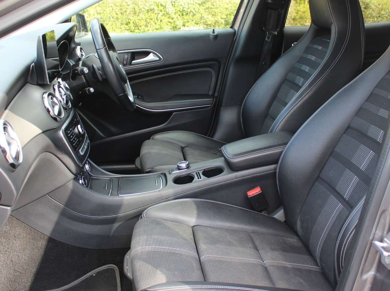 A 2019 MERCEDES-BENZ GLA 1.6 GLA180 Urban Edition SUV 5dr Petrol 7G-DCT Euro 6 (s/s) (122 ps) A 2019 MERCEDES-BENZ GLA 1.6 GLA180 Urban Edition SUV 5dr Petrol 7G-DCT Euro 6 (s/s) (122 ps)