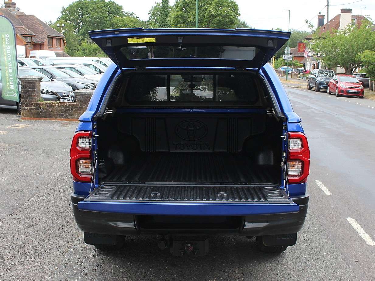 A 2024 TOYOTA HILUX 2.8 D-4D GR SPORT Pickup Double Cab 4dr Diesel Auto 4WD Euro 6 (s/s) (204 ps) A 2024 TOYOTA HILUX 2.8 D-4D GR SPORT Pickup Double Cab 4dr Diesel Auto 4WD Euro 6 (s/s) (204 ps)