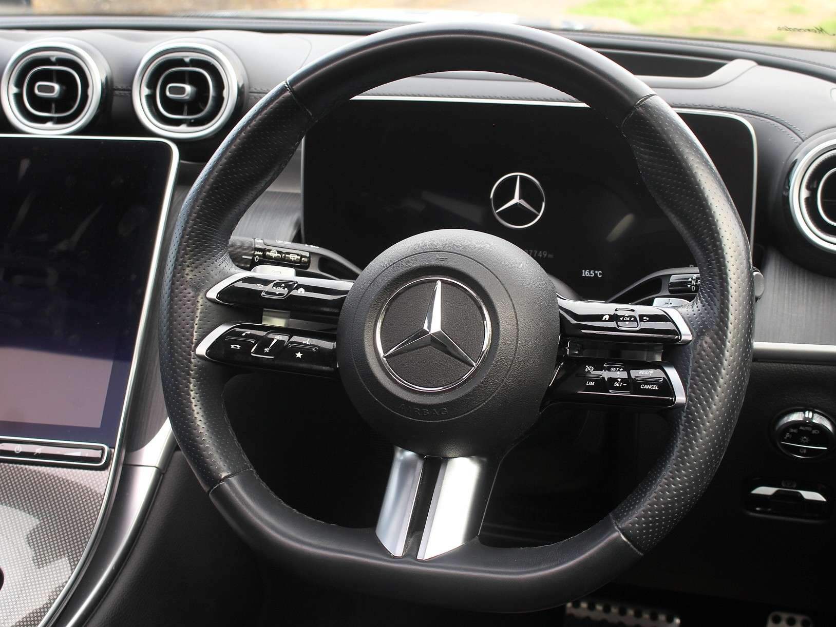 A 2023 MERCEDES-BENZ GLC 2.0 GLC300dh MHEV AMG Line (Premium Plus) SUV 5dr Diesel Hybrid G-Tronic+ 4MATIC Euro 6 (s/s) (291 ps) A 2023 MERCEDES-BENZ GLC 2.0 GLC300dh MHEV AMG Line (Premium Plus) SUV 5dr Diesel Hybrid G-Tronic+ 4MATIC Euro 6 (s/s) (291 ps)