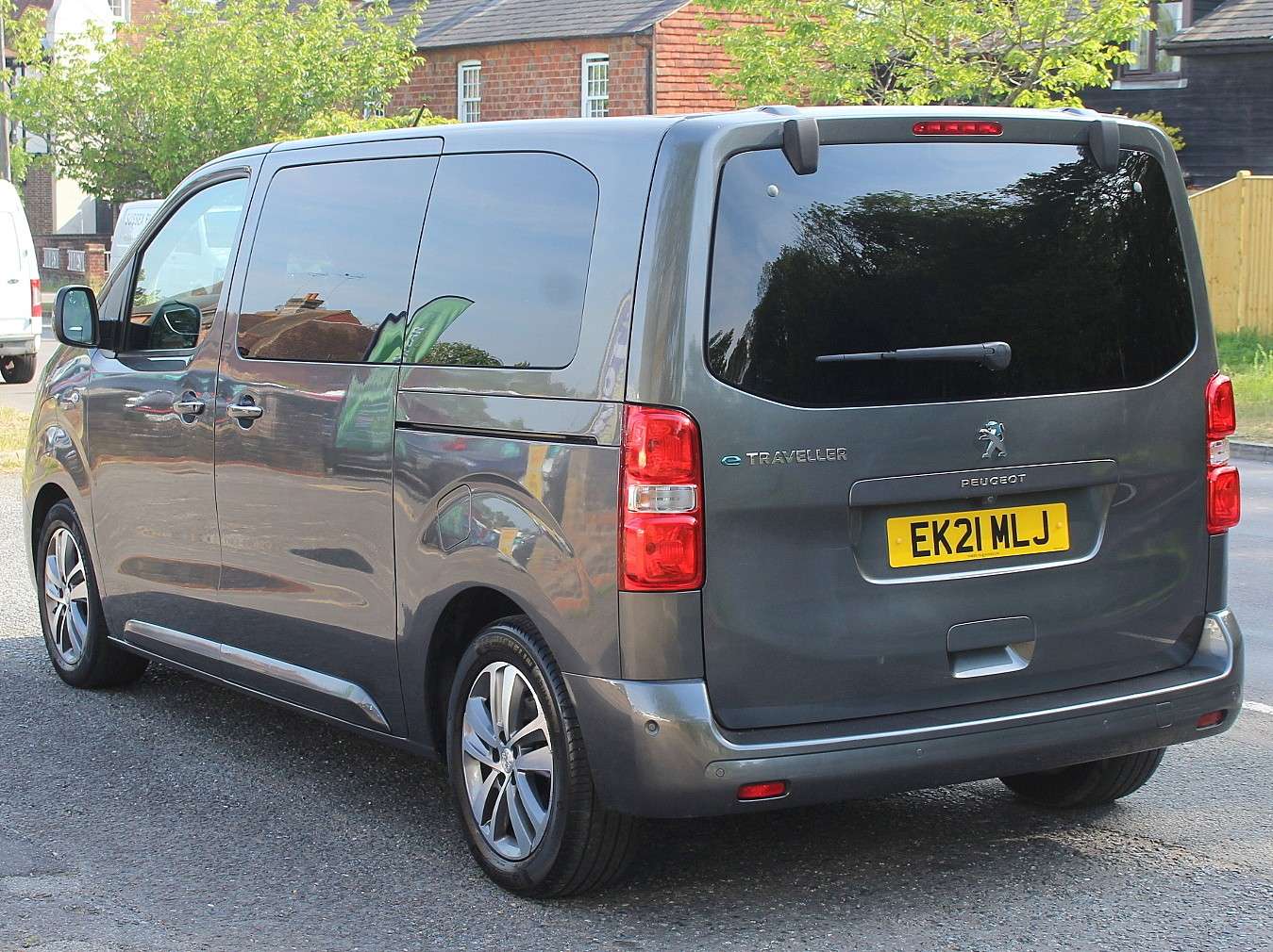A 2021 PEUGEOT TRAVELLER 50kWh Allure Standard MPV 5dr Electric Auto MWB (8 Seat, 7.4kW Charger) (136 ps) A 2021 PEUGEOT TRAVELLER 50kWh Allure Standard MPV 5dr Electric Auto MWB (8 Seat, 7.4kW Charger) (136 ps)