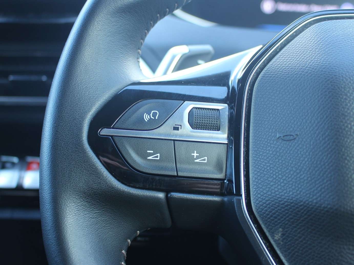 2023 PEUGEOT 3008 2023 PEUGEOT 3008