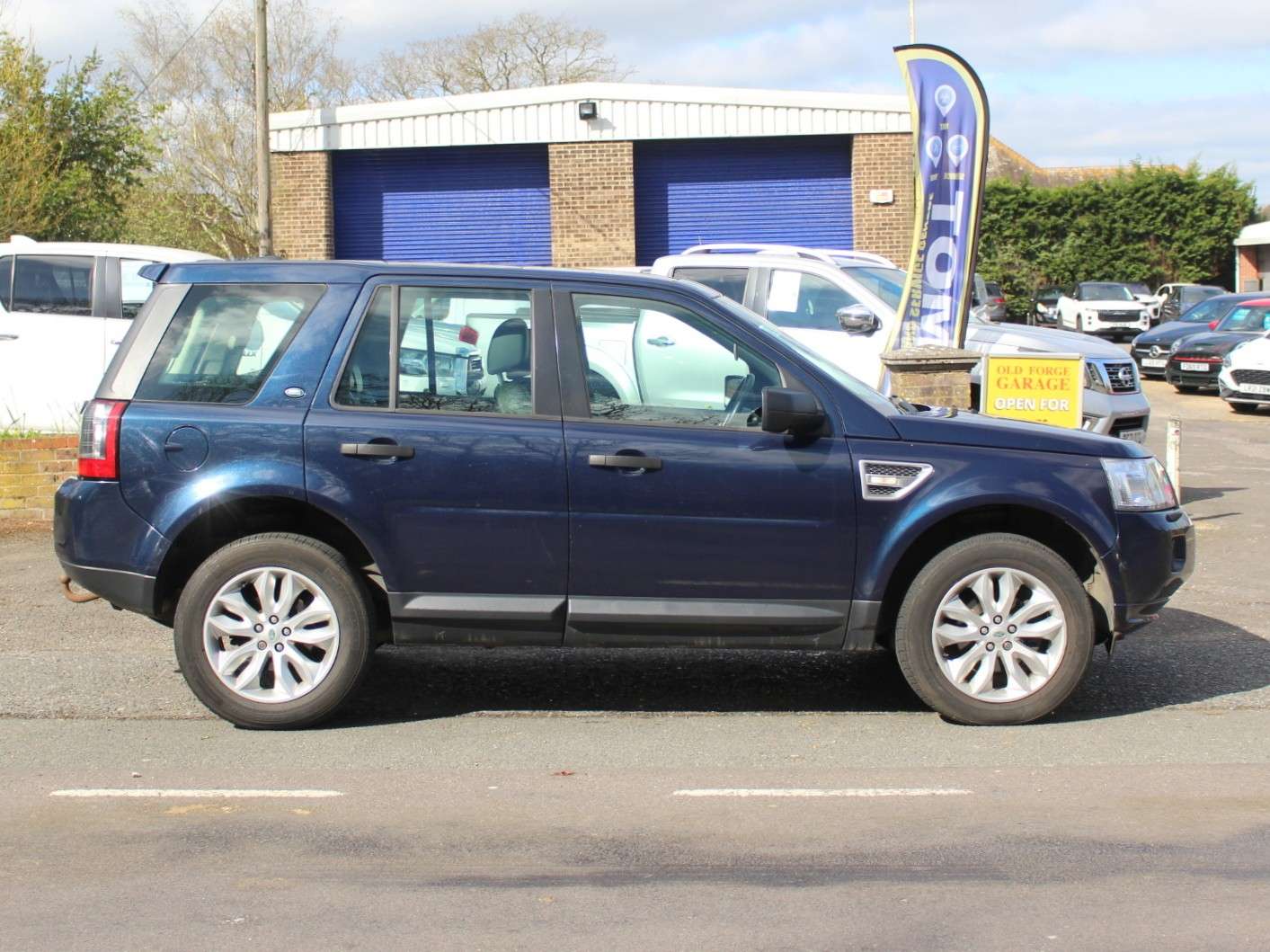A 2011 LAND ROVER FREELANDER 2 2.2 TD4 HSE SUV 5dr Diesel CommandShift 4WD Euro 5 (150 ps) A 2011 LAND ROVER FREELANDER 2 2.2 TD4 HSE SUV 5dr Diesel CommandShift 4WD Euro 5 (150 ps)