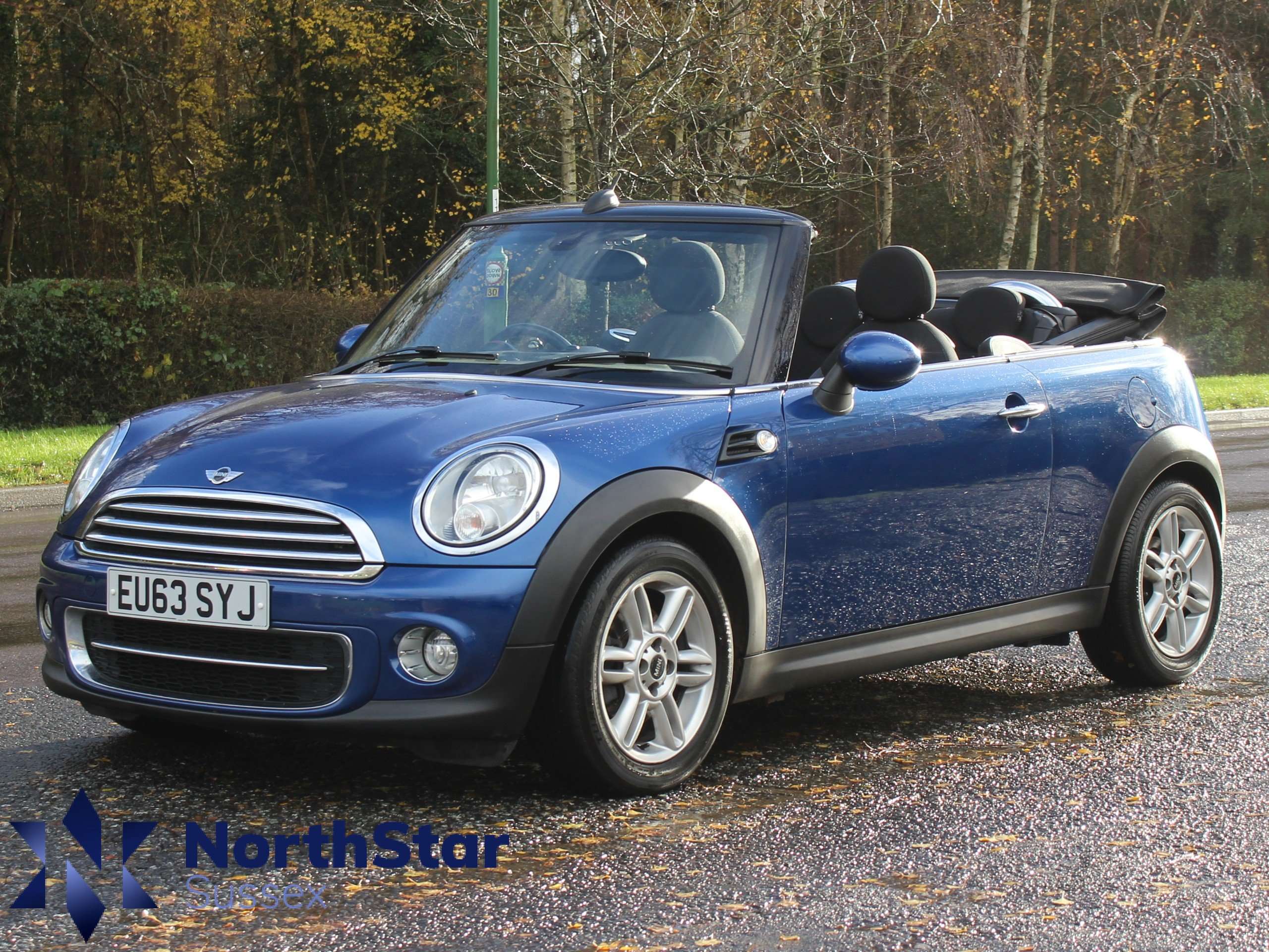 A 2013 MINI CONVERTIBLE 1.6 Cooper D Convertible CHILI PACK 2dr Diesel Manual Euro 5 (s/s) (112 ps) A 2013 MINI CONVERTIBLE 1.6 Cooper D Convertible CHILI PACK 2dr Diesel Manual Euro 5 (s/s) (112 ps)