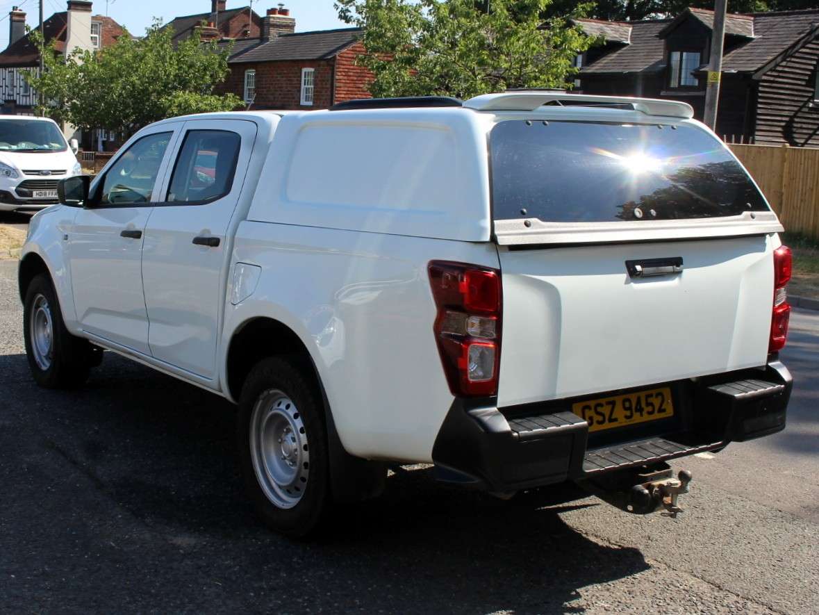 A 2023 ISUZU D-MAX 1.9 TD Utility Diff Lock Pickup Double Cab 4dr Diesel Manual 4WD Euro 6 (s/s) (164 ps) A 2023 ISUZU D-MAX 1.9 TD Utility Diff Lock Pickup Double Cab 4dr Diesel Manual 4WD Euro 6 (s/s) (164 ps)