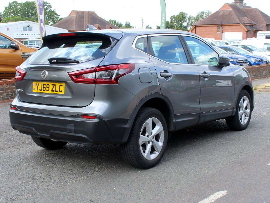 A 2020 NISSAN QASHQAI 1.3 DIG-T Acenta Premium SUV 5dr Petrol DCT Auto Euro 6 (s/s) (160 ps) A 2020 NISSAN QASHQAI 1.3 DIG-T Acenta Premium SUV 5dr Petrol DCT Auto Euro 6 (s/s) (160 ps)