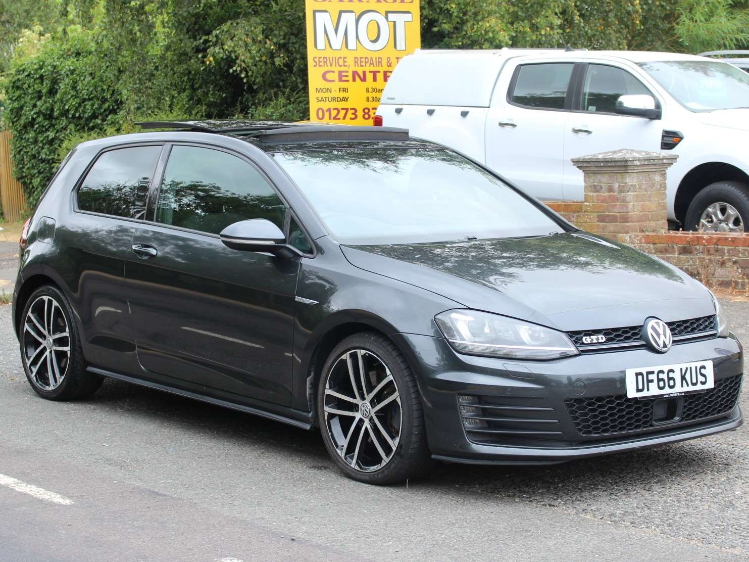 A 2016 VOLKSWAGEN GOLF 2.0 TDI BlueMotion Tech GTD Hatchback 3dr Diesel DSG Euro 6 (s/s) (184 ps) A 2016 VOLKSWAGEN GOLF 2.0 TDI BlueMotion Tech GTD Hatchback 3dr Diesel DSG Euro 6 (s/s) (184 ps)
