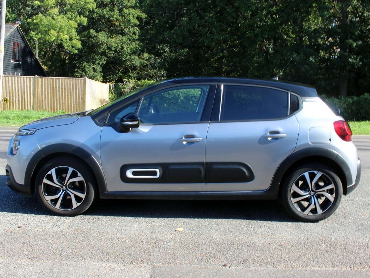 A 2023 CITROEN C3 1.2 PureTech Shine Plus Hatchback 5dr Petrol Manual Euro 6 (s/s) (110 ps) A 2023 CITROEN C3 1.2 PureTech Shine Plus Hatchback 5dr Petrol Manual Euro 6 (s/s) (110 ps)