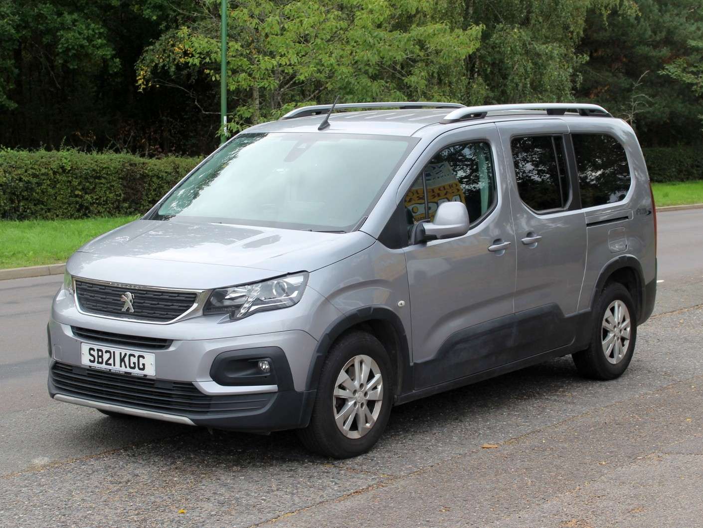 A 2021 PEUGEOT RIFTER 1.5 Blue HDi 100 Allure Wheelchair Access Vehicle A 2021 PEUGEOT RIFTER 1.5 Blue HDi 100 Allure Wheelchair Access Vehicle