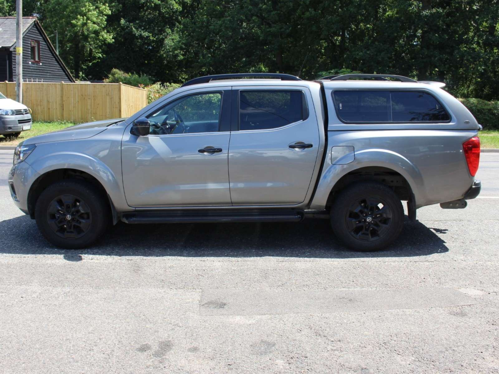 A 2021 NISSAN NAVARA 2.3 dCi N-Guard Pickup Double Cab 4dr Diesel Manual 4WD Euro 6 (s/s) (190 ps) A 2021 NISSAN NAVARA 2.3 dCi N-Guard Pickup Double Cab 4dr Diesel Manual 4WD Euro 6 (s/s) (190 ps)